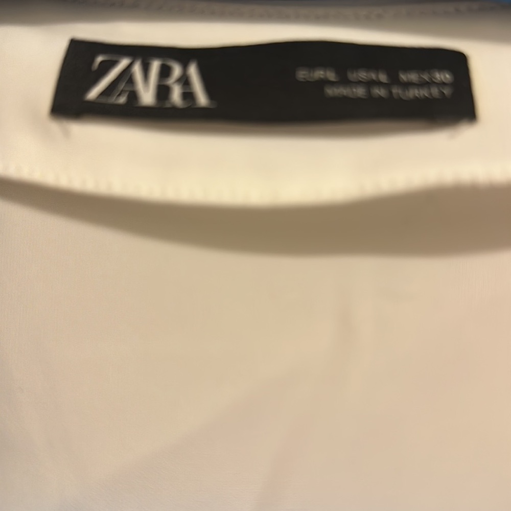 NWT Zara Classic, stylish W& B dress with an interesting detail at V-neck! - Picture 4 of 9